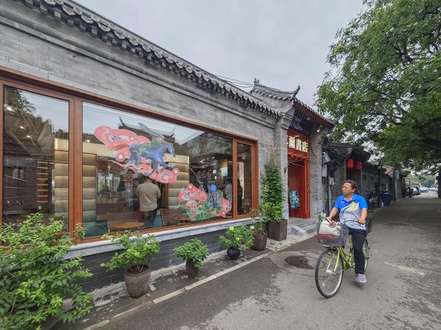 京城“小而美”书店抵挡夏日酷暑，点亮文化“最后一公里”