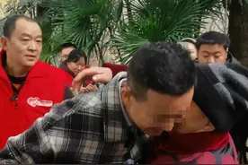 5岁失踪37年后回到家，父亲已离世 八旬母亲：没遗憾了，曾以为再也见不到图片