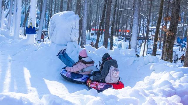 这个冬天，别再“猫冬”啦！300米超长滑道，来这开启嬉冰赏景的雪上之旅