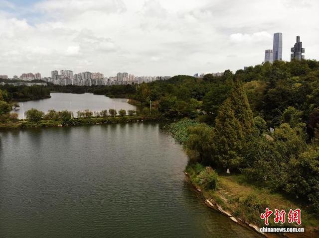 贵阳观山湖公园：风光旖旎生态美 秋色渐浓引客来
