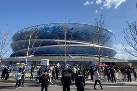 大连2:0拿下中超首胜！图片