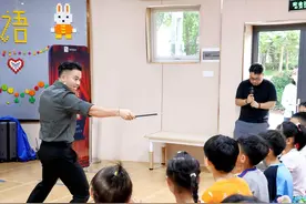 “魔法奇遇·童梦飞扬”广州荔湾“六一”魔术嘉年华举行图片