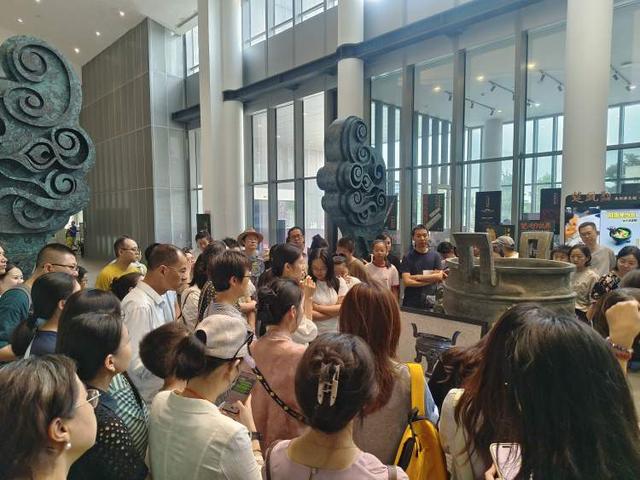 国庆长假8天：申城这些图书馆到馆几十万人次，博物馆有展览刚落幕，也有新展推出