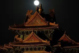 抬头哇！今晚月亮超级大！图片