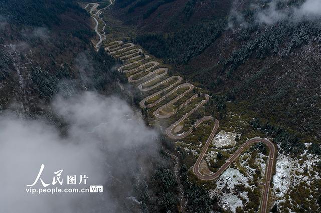 四川九寨沟：神仙池28道拐风景壮美