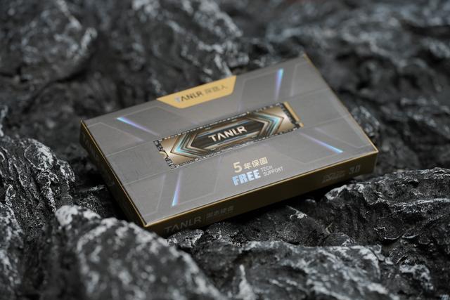 性价比之选：探路人TN350 PCIe 3.0固态硬盘开箱图赏！