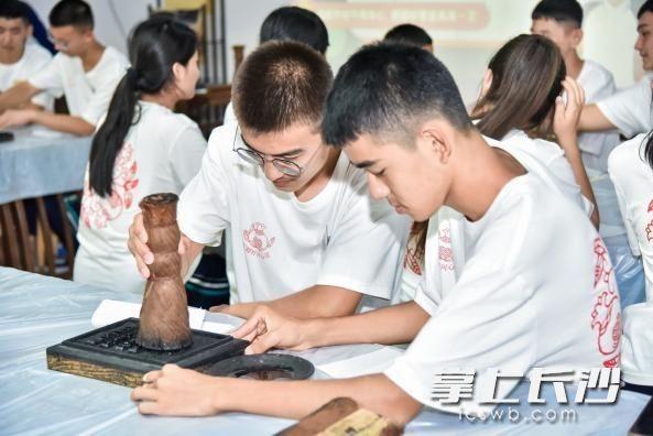 新疆少年打卡湖湘美景   促进湘疆两地青少年交流交往