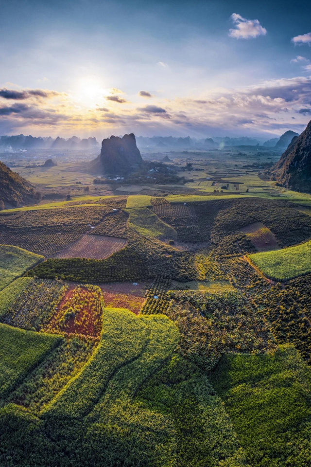 新华社携手董宇辉走进广西边关秘境，这里的山水“有点甜”……