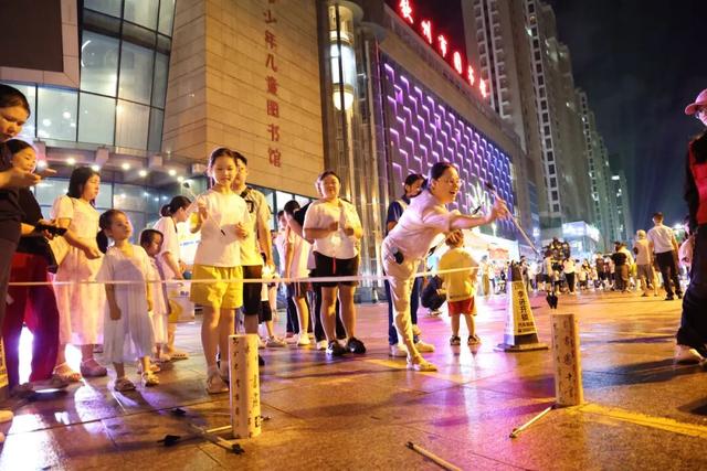 这场图书馆奇妙夜，让文化“潮”起来