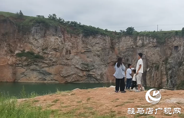 驿城区香山天坑：独特地质景观成游客热门打卡地
