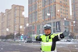 宿州公安：迎风战雪守护出行安全图片
