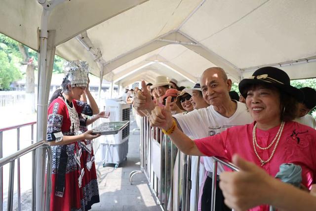 爆火！天河潭暑期游客接待量同比增长超50%，火爆人气背后那些暖心故事……