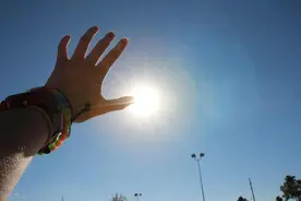 过度防晒或诱发骨质疏松！到底如何晒太阳？图片