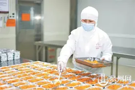 记者探访航空餐：历经12小时六大工序才能“登机”图片