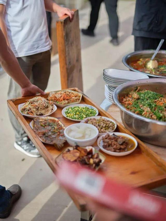 泡天然温泉、体验火塘烤茶……普洱的冬天，暖意融融