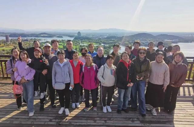 【汤医新闻】登高览胜西山秋 医路同行雁栖湖——北京小汤山医院工会金秋徒步活动温暖举行