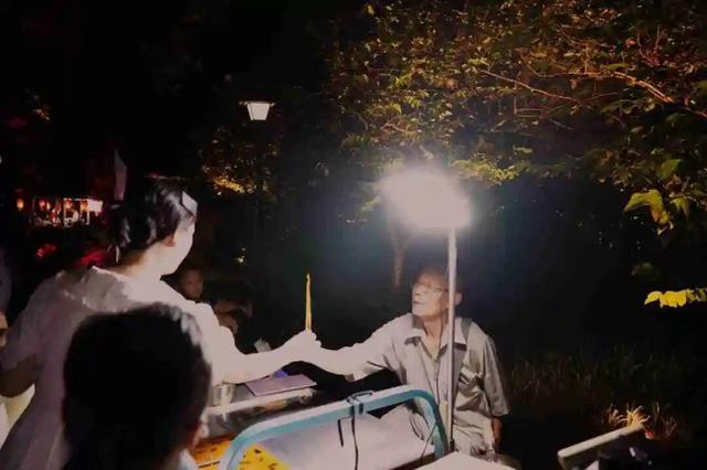 从傍晚到深夜，给荆州四小时，还你一个诗意与烟火之夜