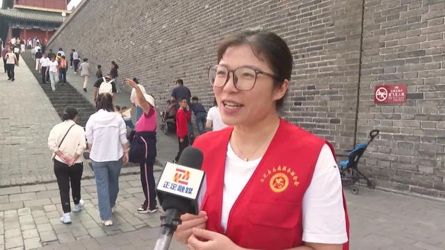 暖心服务“加码” 游客畅享古城之旅
