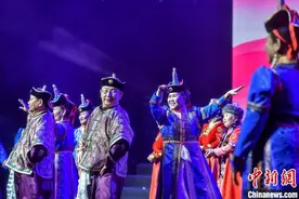 “英雄的史诗·人民的非遗——2025史诗新年夜专场晚会”在乌鲁木齐举办图片