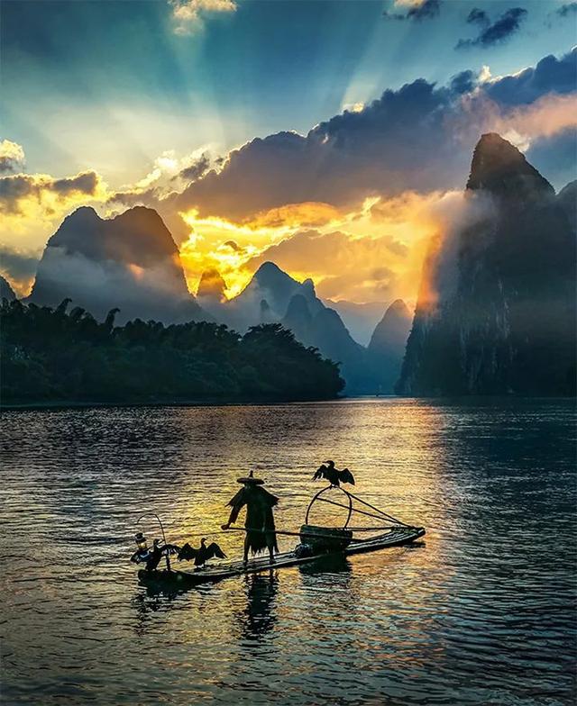 立秋，开启桂林秋季之美丨秋风染山水，峰丛浅淡装