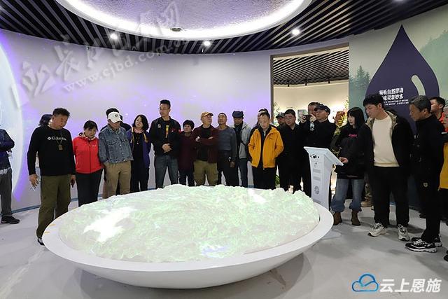 车与山水共舞 北京越野百车巡游巴东