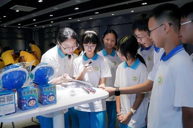 探秘超算殿堂，解码青蒿智慧——南雄市初中生2025年暑期科技营燃情收官