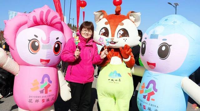 漫山红中千人竞逐！济南“一城山色·登山打卡”暨垛庄百峪大顶登山嘉年华成功举办