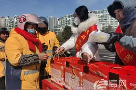 元宵节关爱环卫工作者 香港中路街道开展文明实践活动图片