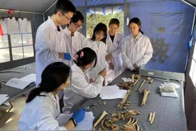 “雪村突围战”出土遗骸最小仅1岁，复旦团队用科技考古手段重现当年图片