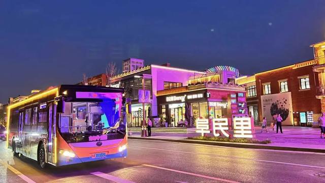 成人10元亲子票15郑州第一条“商都号”时空穿梭公交开通