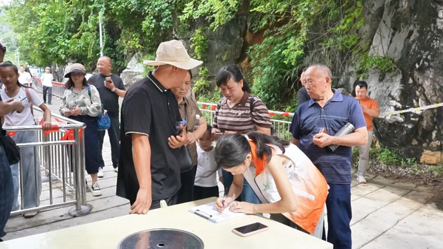 关岭花江大峡谷景区：双节旅游热 大桥引客来