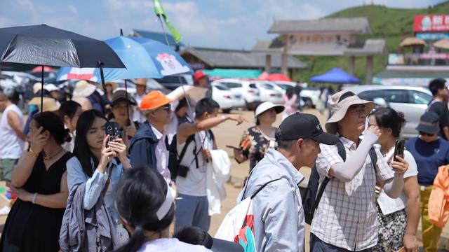 乌蒙大草原：避暑旅游火热出圈，景区游客爆棚