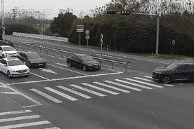 抓获4人！拦截58万！浙江海宁警方出动无人机，在多个路口围追堵截……图片