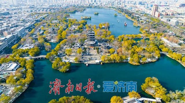 一年四季 泉在济南丨雪霁泉城！大明湖变身冬日画卷引客来
