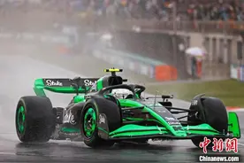 F1中国大奖赛冲刺赛排位赛：诺里斯夺得杆位 周冠宇排名第十图片