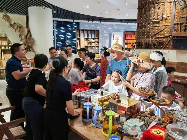 自驾出游新体验：暑期广东高速服务区成新景点