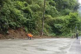 打通村民出行“最后一公里”图片