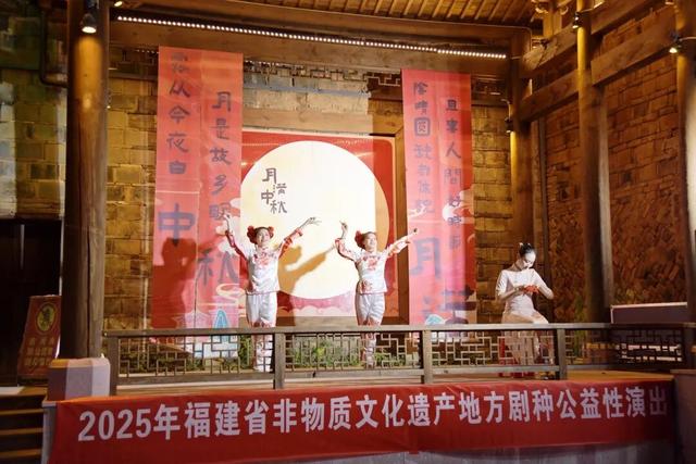 泰宁：古城“微演绎” 双节享闲趣