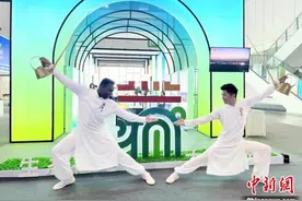 “洋弟子”学茶艺、说方言圈粉百万：中国生活“麻辣鲜香”图片