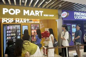 LABUBU新品发售现场爆发冲突，市民不满“黄牛”清空盒机图片