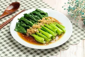 “春节剩宴”能吃吗？这份《剩饭菜处理指南》请发给家人～图片