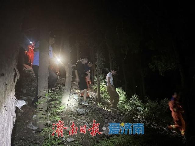 秋日登山莫“涉险”，南山公安一天救下三名“踩坑”驴友