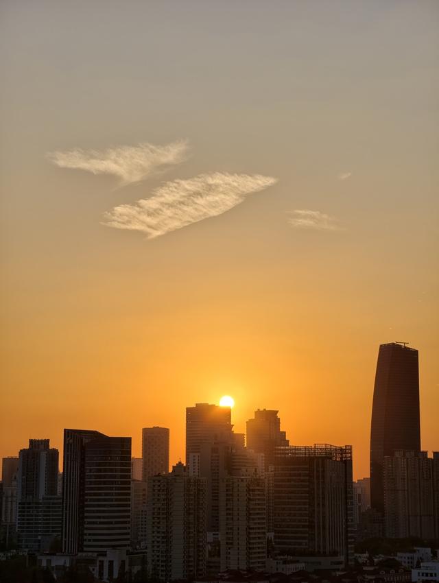 降温前的惬意周末 蓝天夕阳无限好