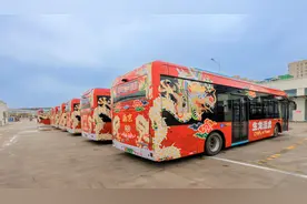 喜庆又吸睛！24辆龙年主题巴士驶上南京街头图片