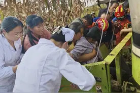 宣威一村民被收割机卡手 消防紧急拆解救援图片