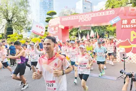 献血传递希望 携手挽救生命——2025年世界献血者日公益热血跑主题活动暨自治区无偿献血宣传员聘任仪式在南宁举行图片