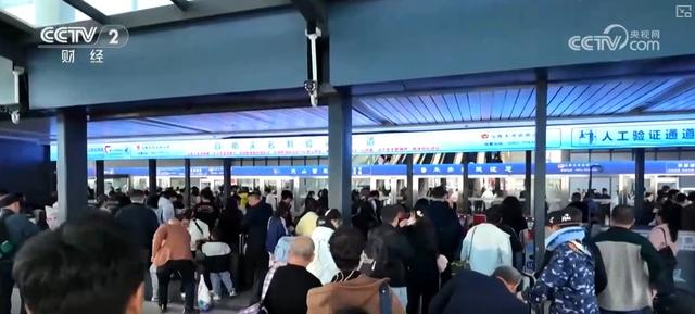 “增设雪假+惠民政策+特色景观”掀起冰雪新热潮 “滑”出消费新“动”力