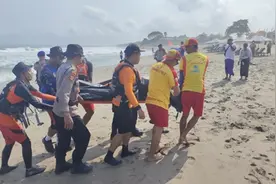 中国男子在巴厘岛游泳时被海浪卷走，悲剧为何发生？图片