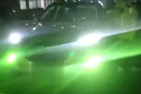 双闪、近光灯、示廓灯……灯光的正确用法你都知道吗？图片