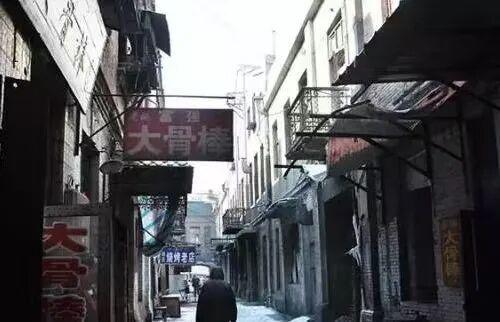 【跟着“红色影视剧”去打卡】光影不朽松光胡同：80年影院锈迹藏风华，50部影视剧钟情的“时光打卡地”